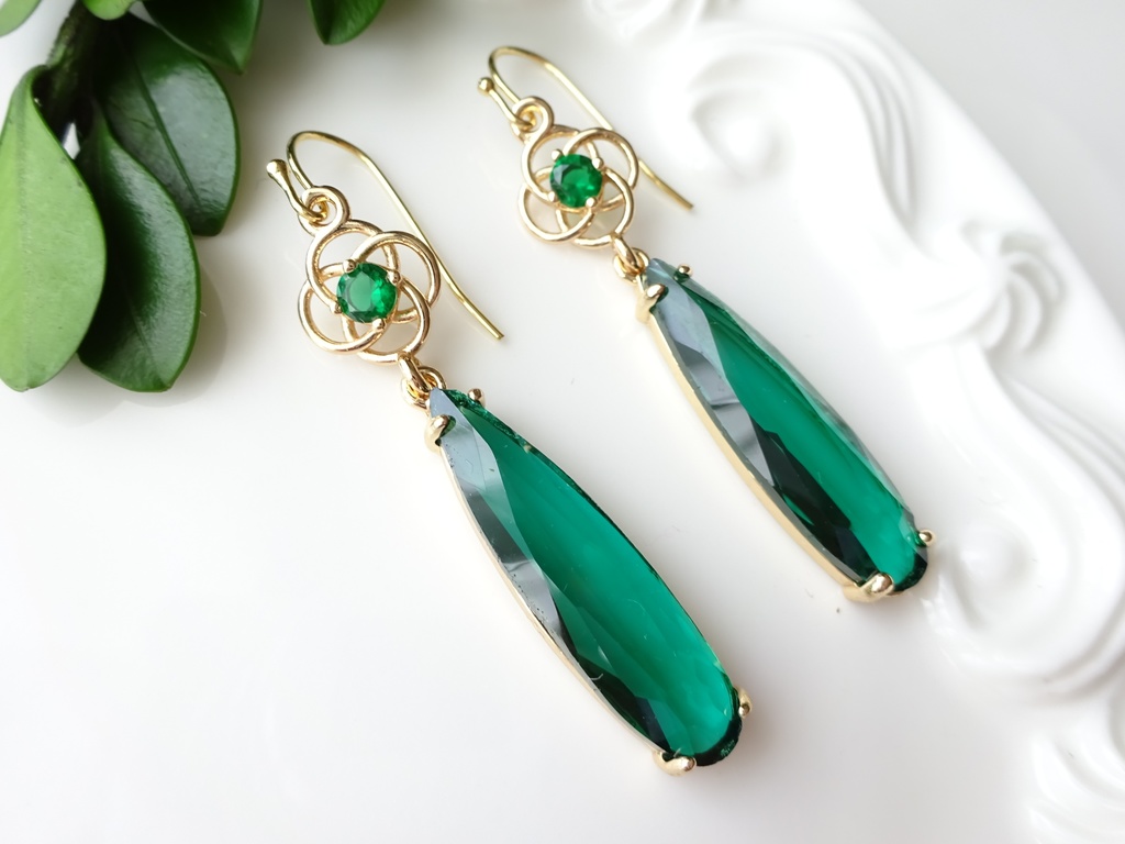 ダークグリーンシードピアス(イヤリングOK)