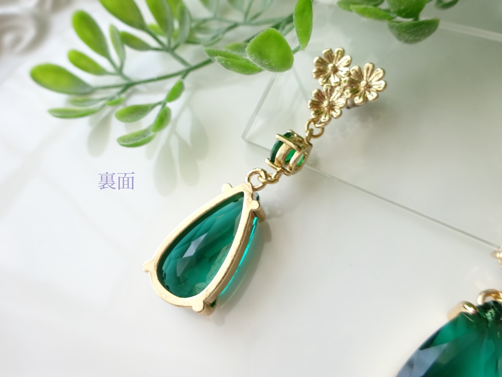 ダークグリーンガーデンピアス(イヤリングOK)