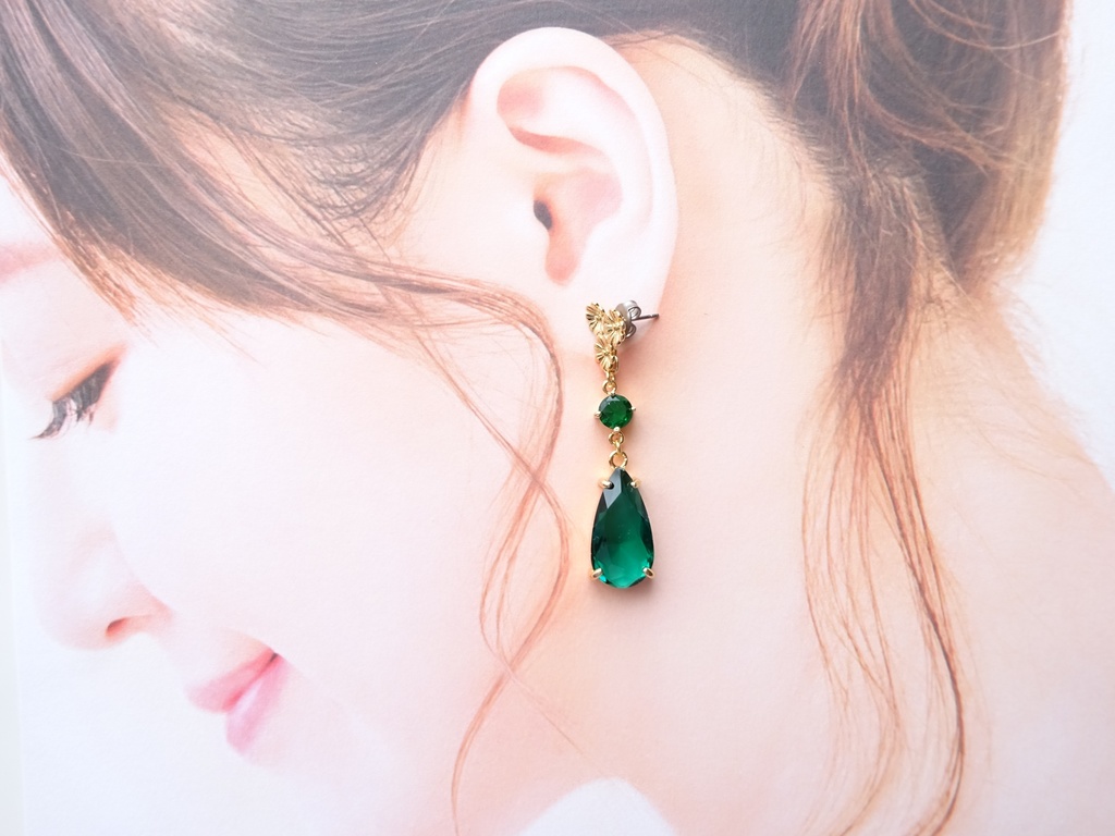 ダークグリーンガーデンピアス(イヤリングOK)