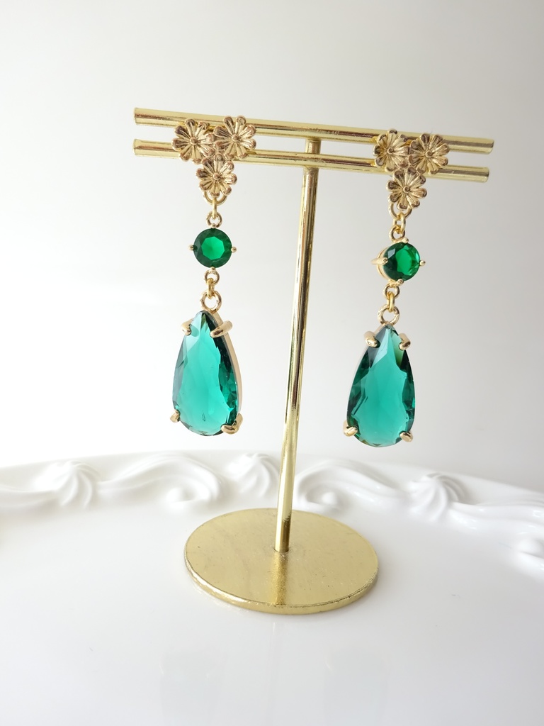 ダークグリーンガーデンピアス(イヤリングOK)