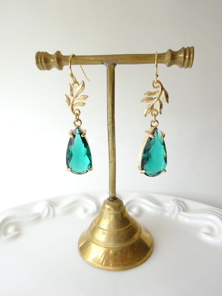 ダークグリーンリーフピアス(イヤリングOK)