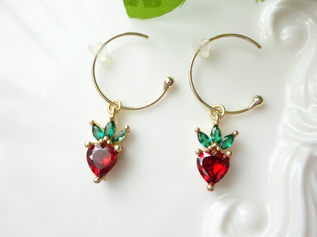 ストロベリービジューのピアス