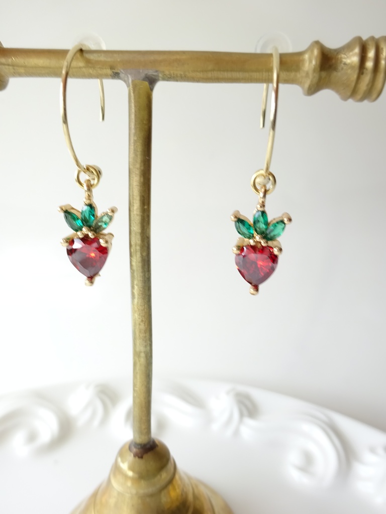 ストロベリービジューのピアス