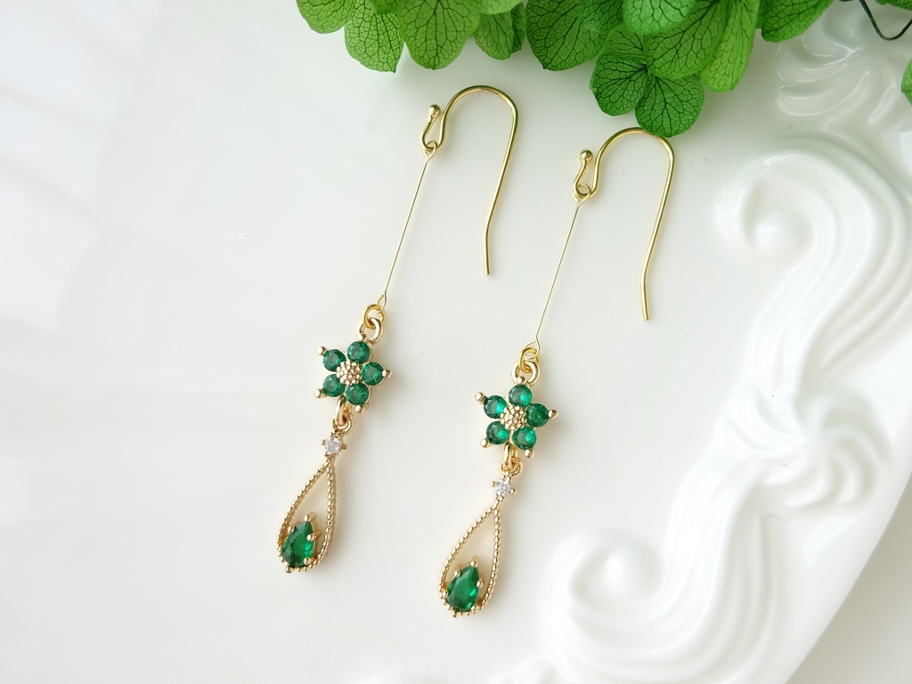 プチフラワードロップピアス・グリーン(イヤリングOK)