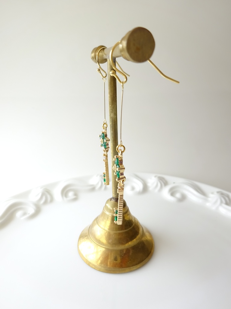 プチフラワードロップピアス・グリーン(イヤリングOK)