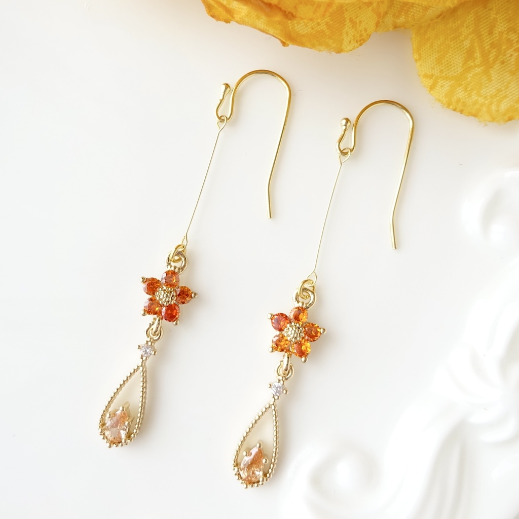 プチフラワードロップピアス・オレンジ(イヤリングOK)