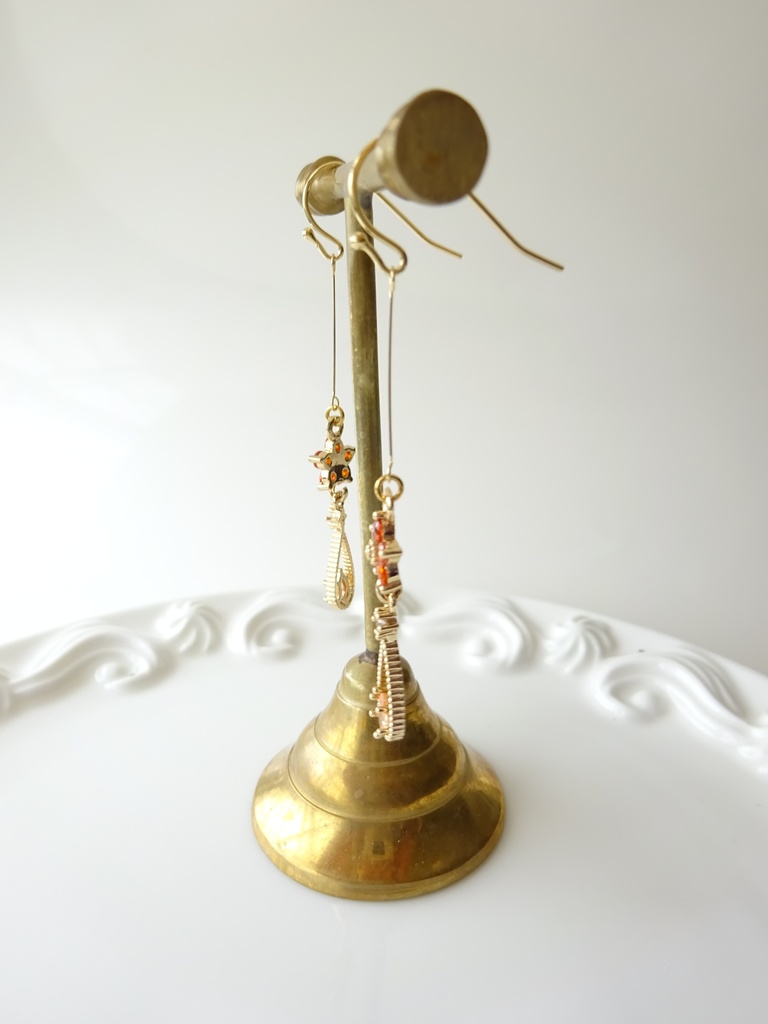 プチフラワードロップピアス・オレンジ(イヤリングOK)