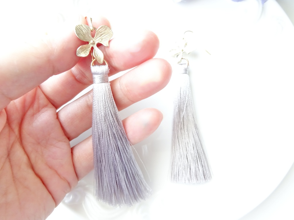 金紫陽花のタッセルピアス(イヤリングOK)