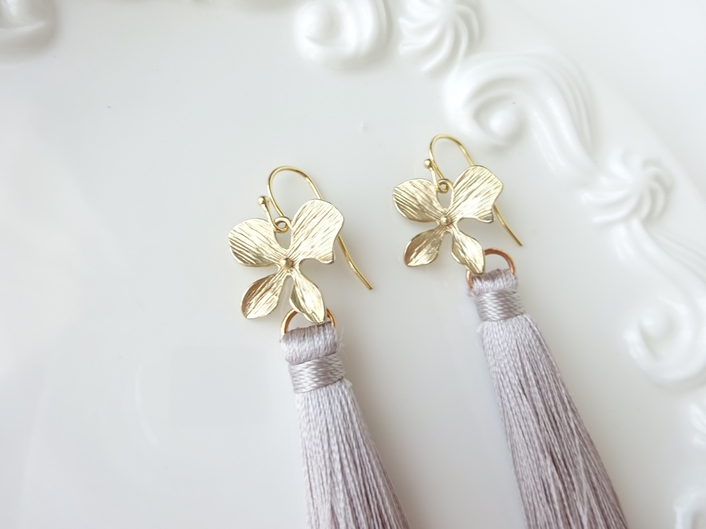 金紫陽花のタッセルピアス(イヤリングOK)