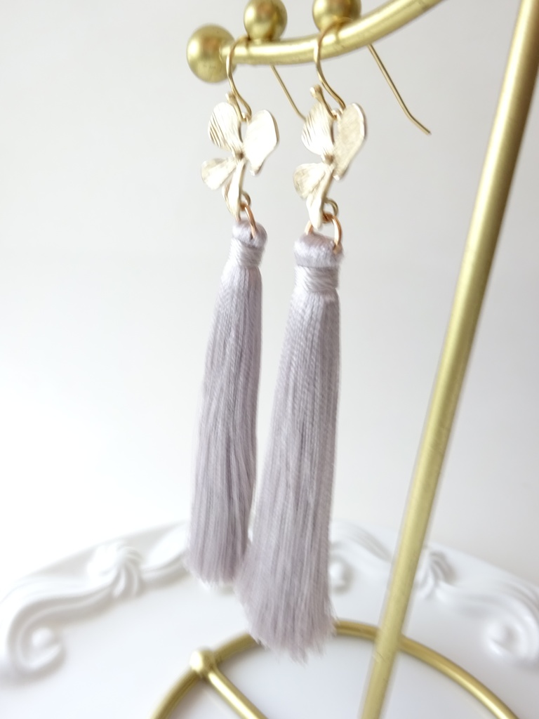 金紫陽花のタッセルピアス(イヤリングOK)