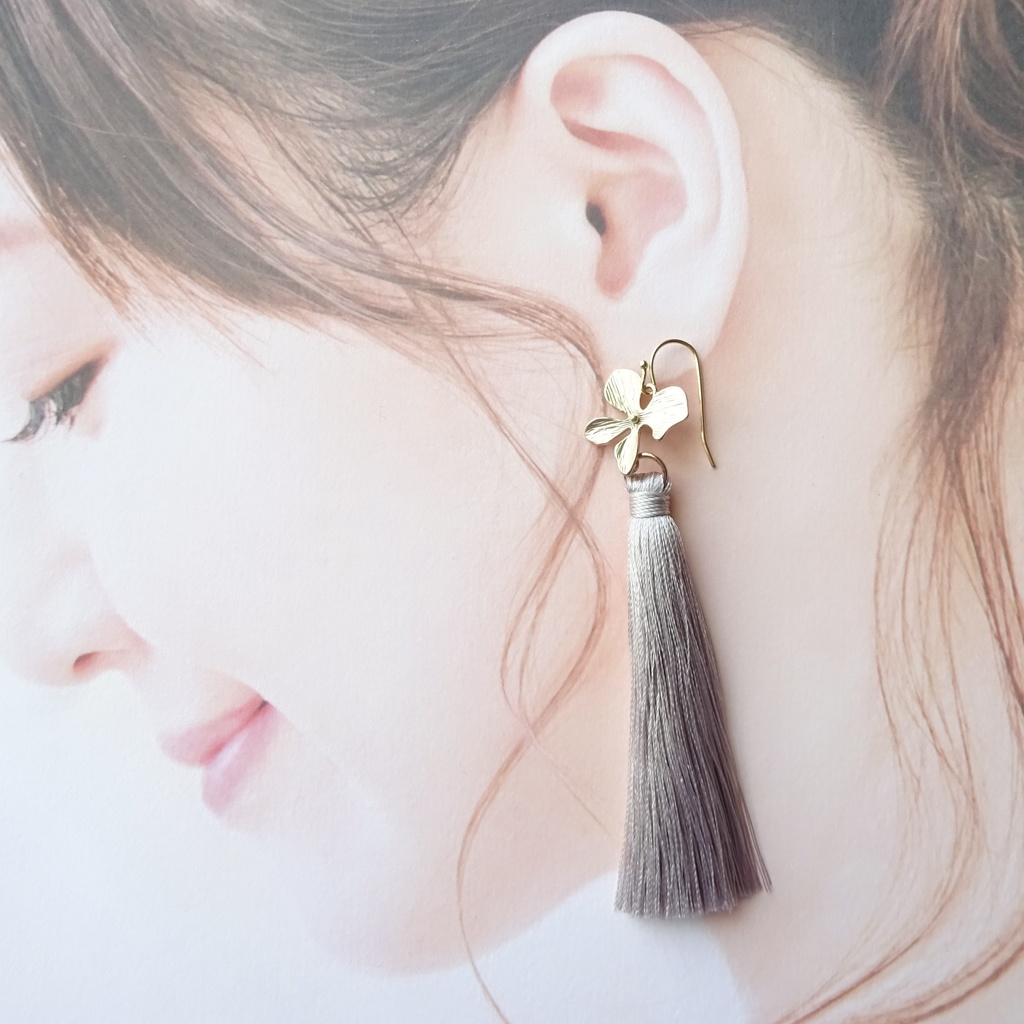 金紫陽花のタッセルピアス(イヤリングOK)