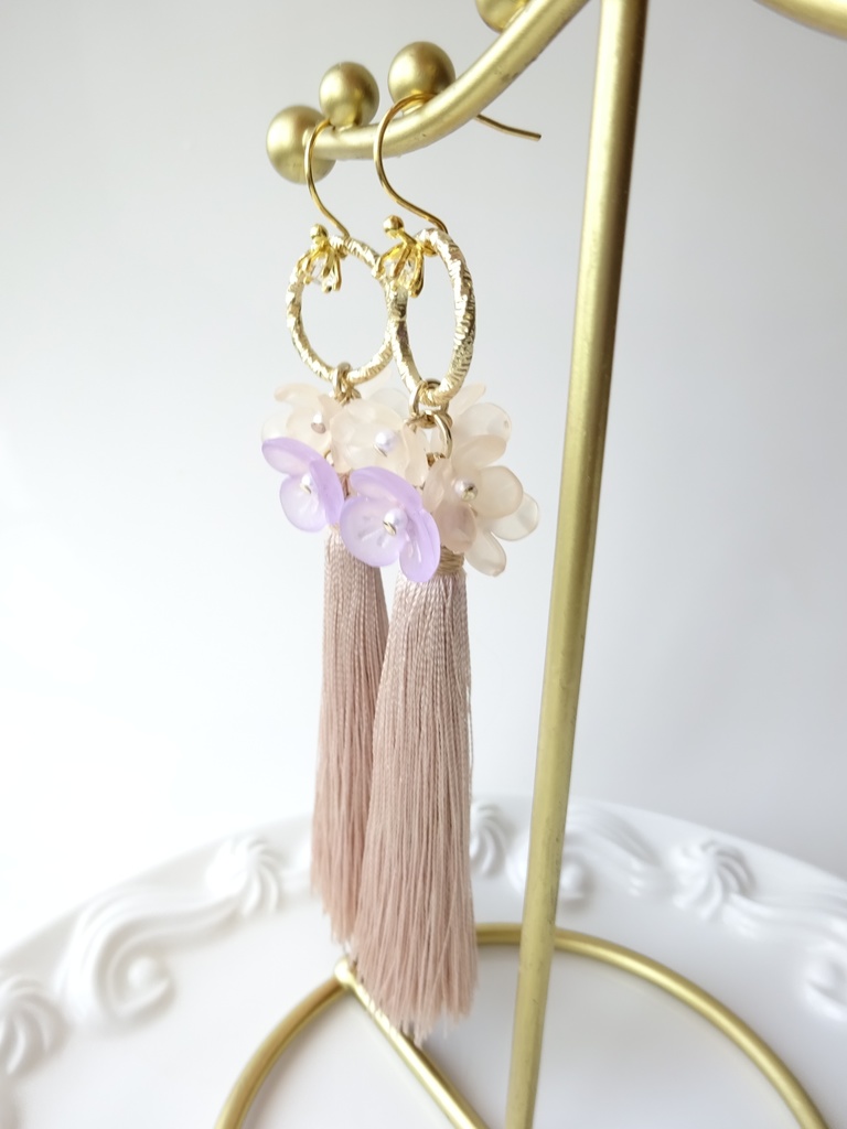 三色すみれのタッセルピアス(イヤリングOK)