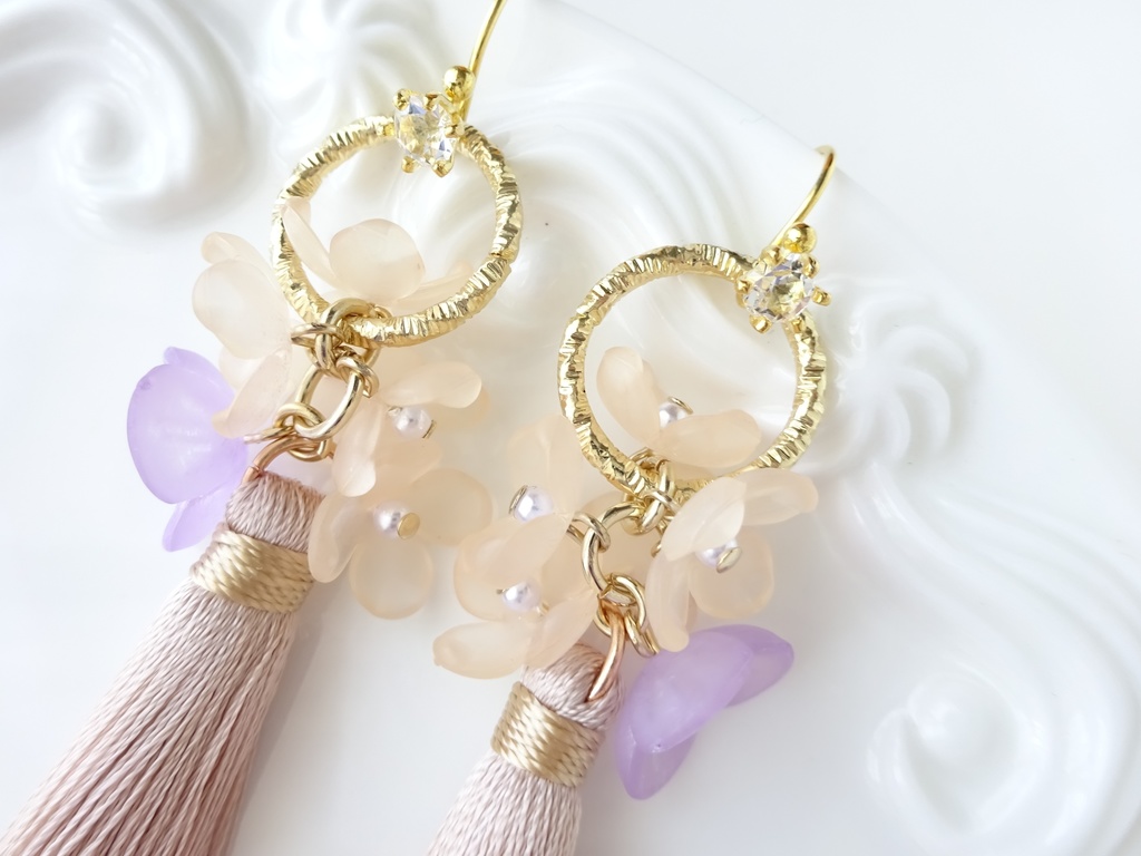 三色すみれのタッセルピアス(イヤリングOK)