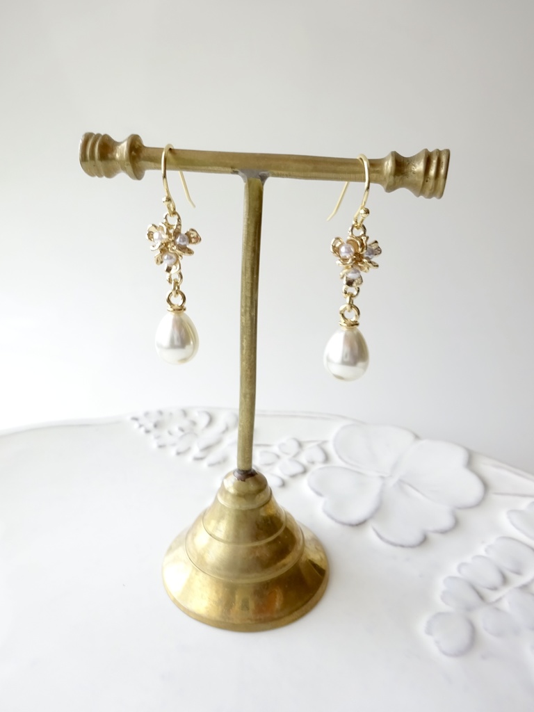 パールブーケドロップピアス(イヤリングOK)