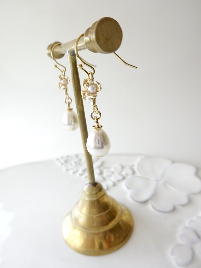 パールブーケドロップピアス(イヤリングOK)