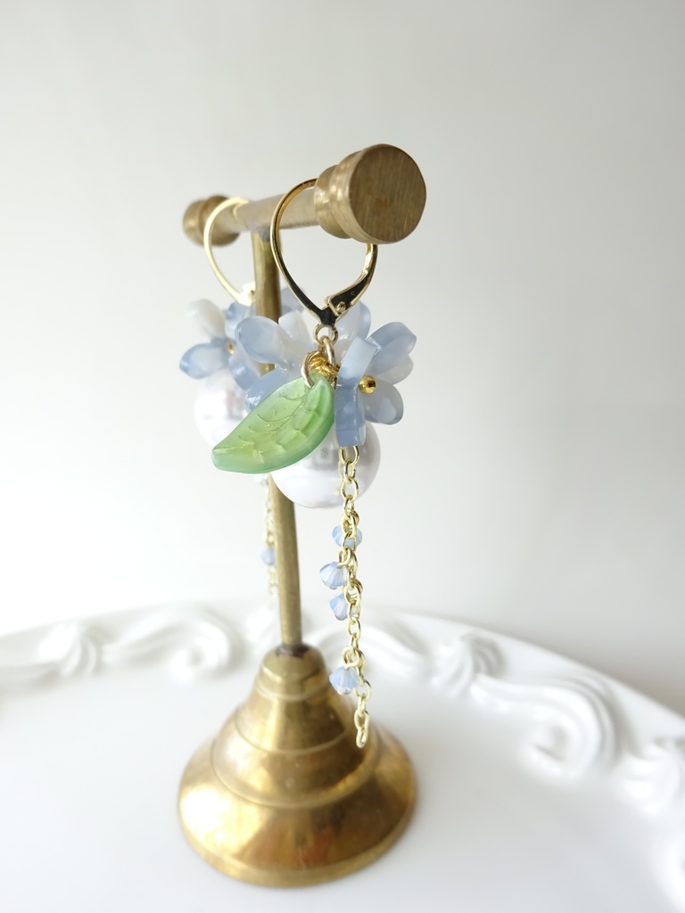 ブルーブルーム・レバーフックピアス