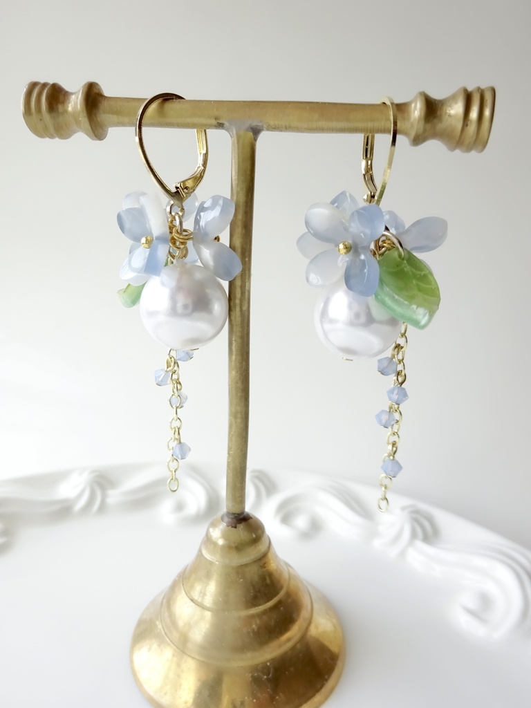 ブルーブルーム・レバーフックピアス