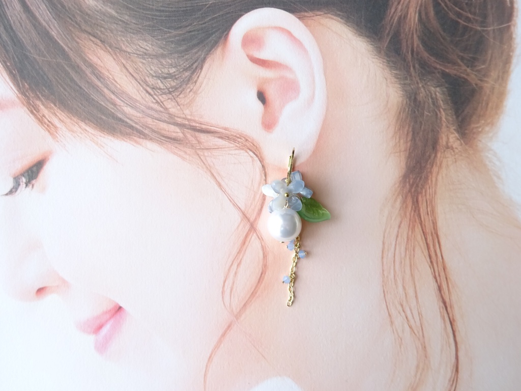 ブルーブルーム・レバーフックピアス