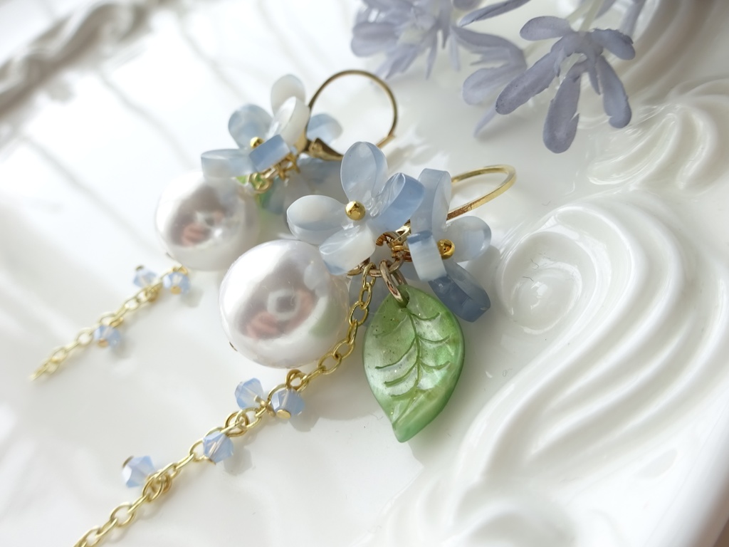 ブルーブルーム・レバーフックピアス