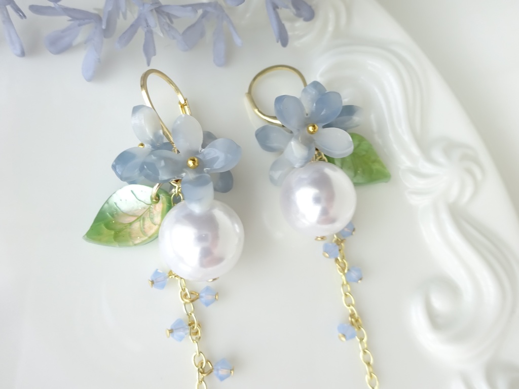 ブルーブルーム・レバーフックピアス