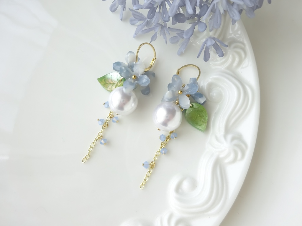 ブルーブルーム・レバーフックピアス