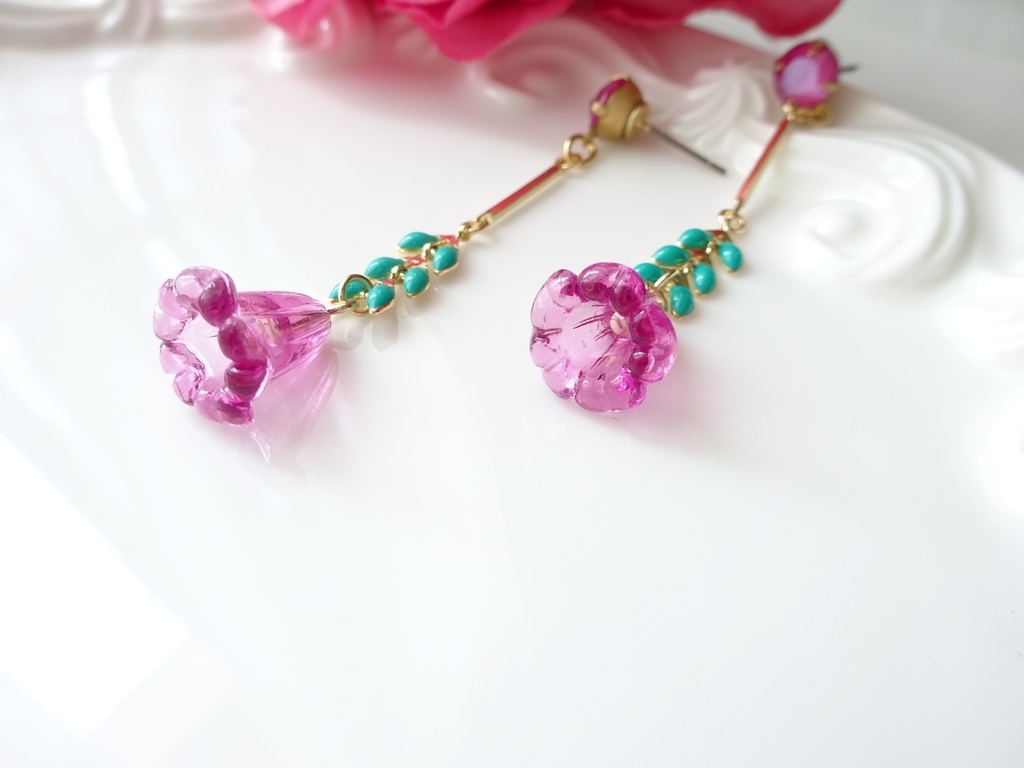 百合の押し花ピアス