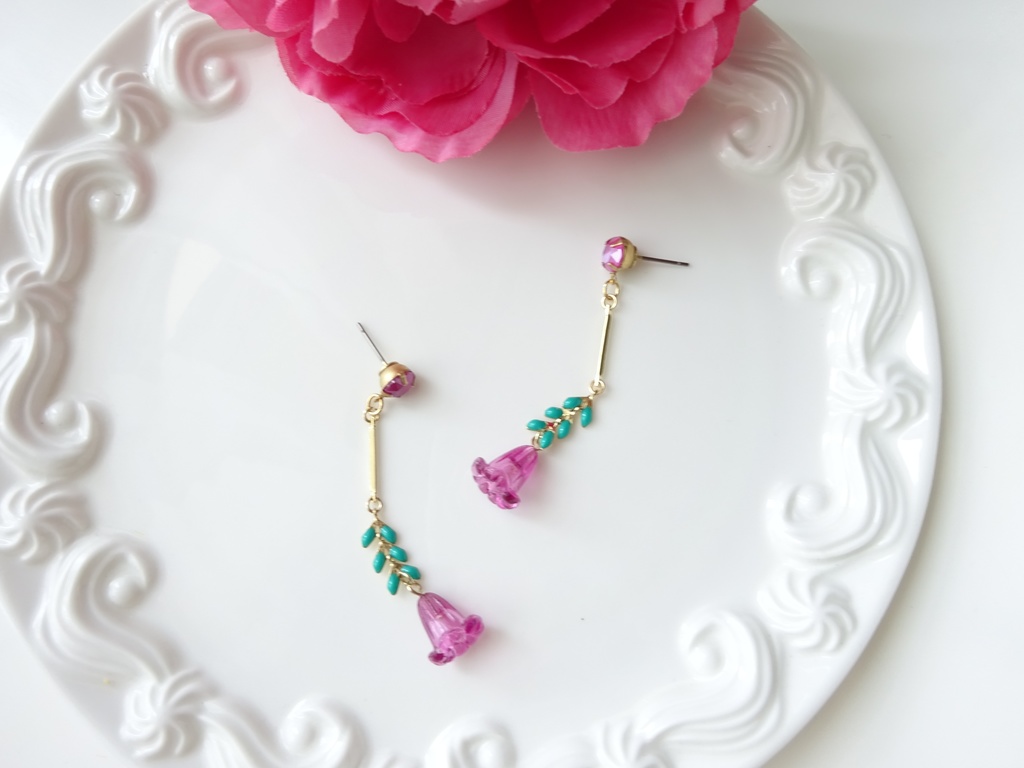 百合の押し花ピアス