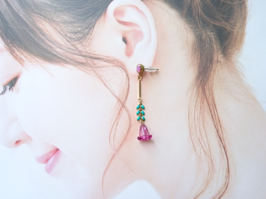 百合の押し花ピアス