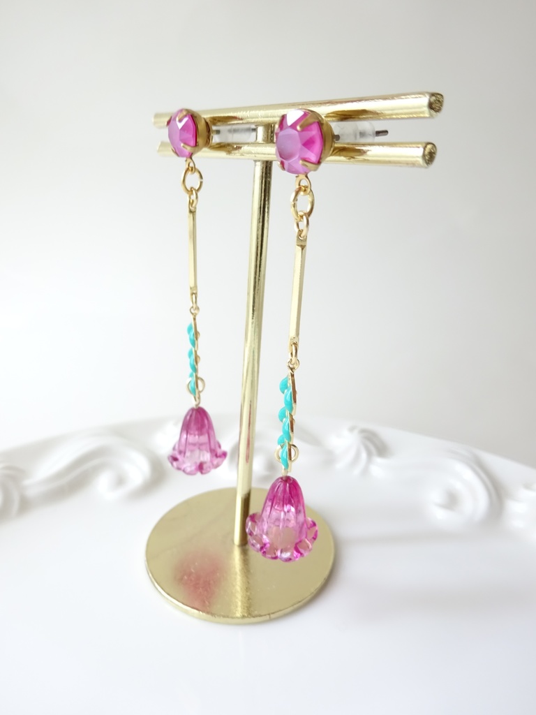 百合の押し花ピアス