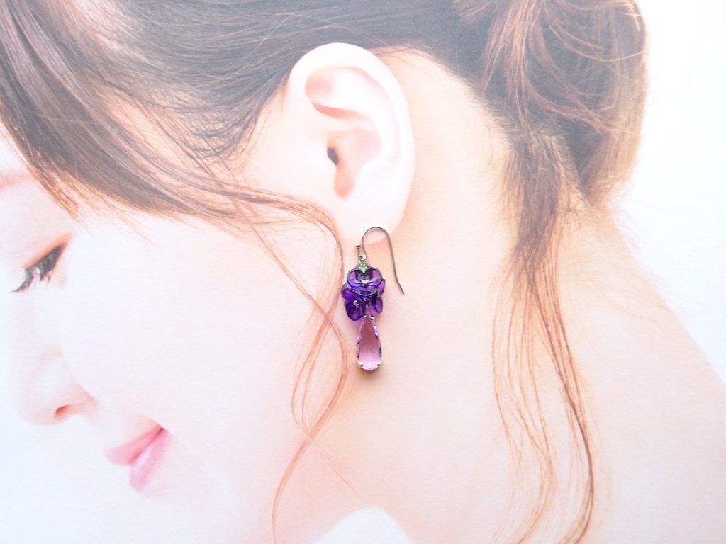 スミレの花瓶ピアス(イヤリングOK)