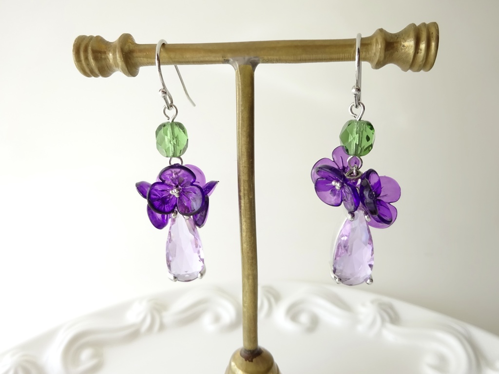 スミレの花瓶ピアス(イヤリングOK)