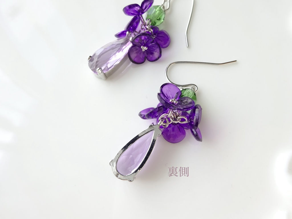 スミレの花瓶ピアス(イヤリングOK)