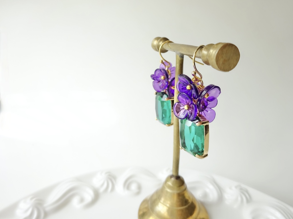 Viola Box ピアス(イヤリングOK)