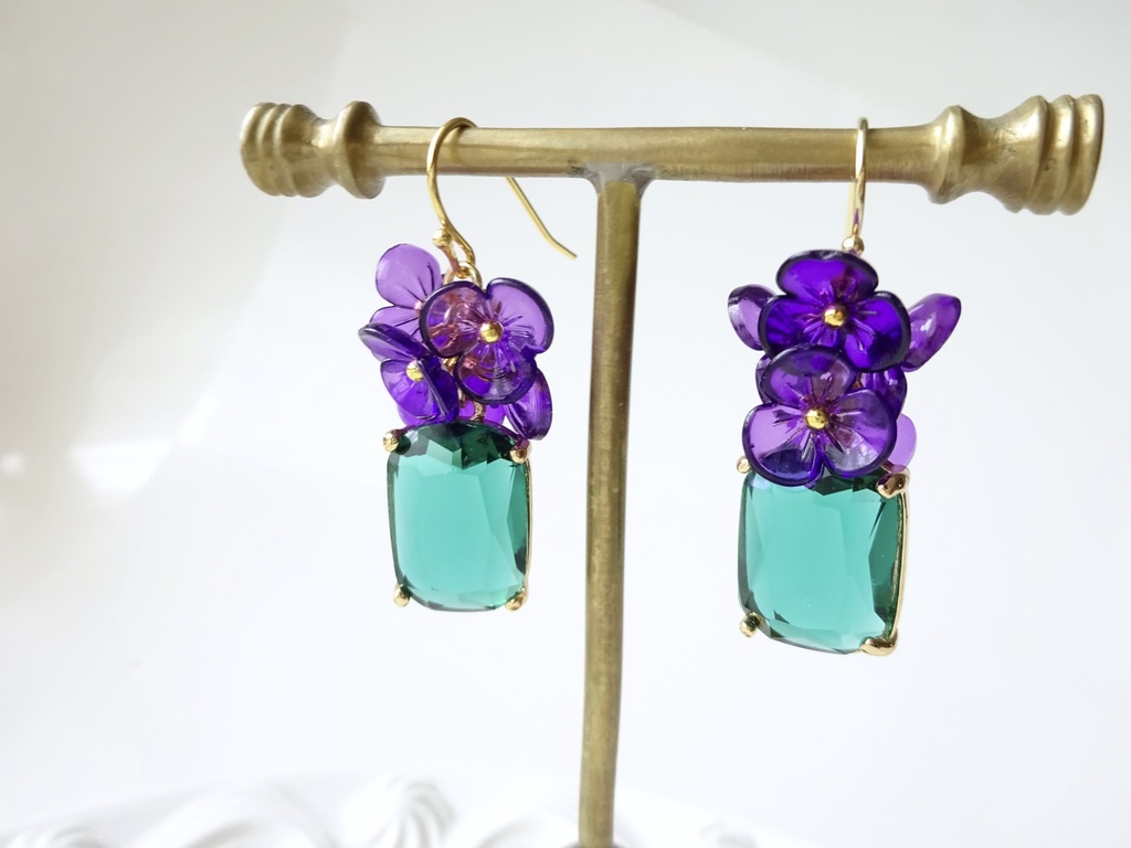 Viola Box ピアス(イヤリングOK)