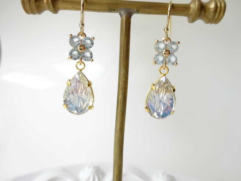 水の花・ピアス(イヤリングOK)