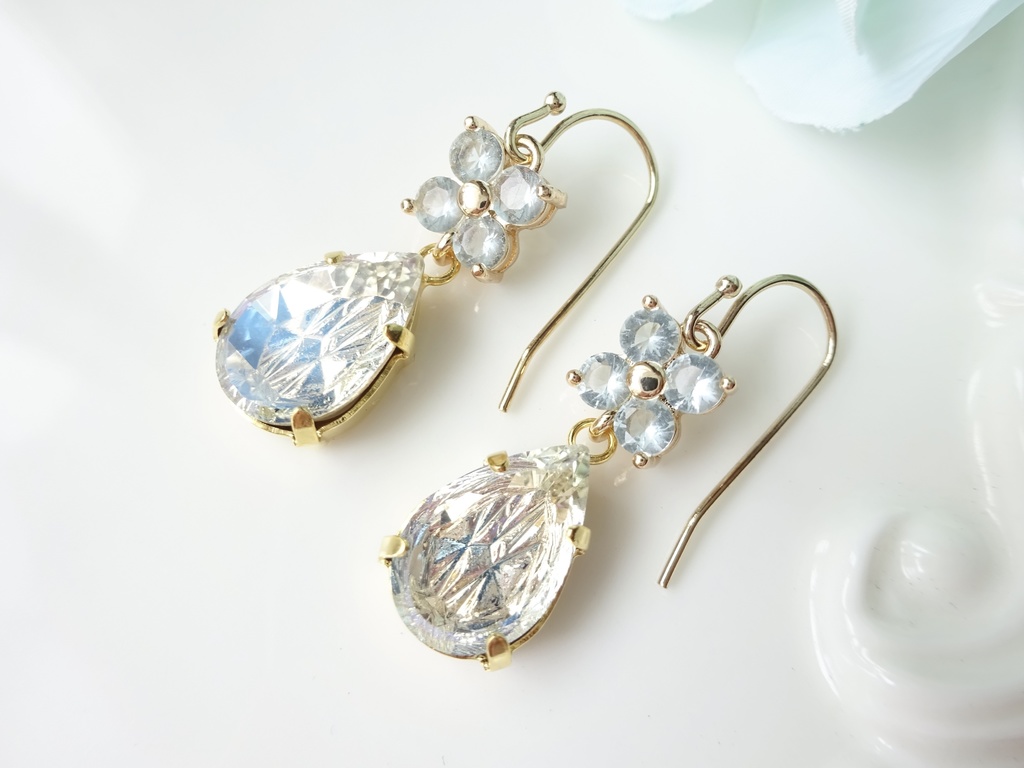 水の花・ピアス(イヤリングOK)