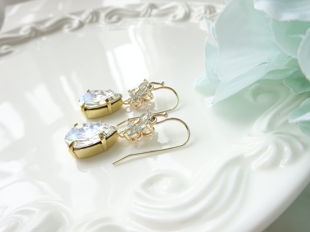 水の花・ピアス(イヤリングOK)