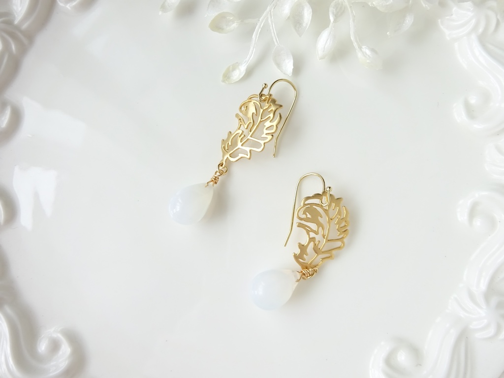 金の羽・ホワイト ピアス