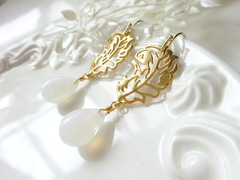 金の羽・ホワイト ピアス