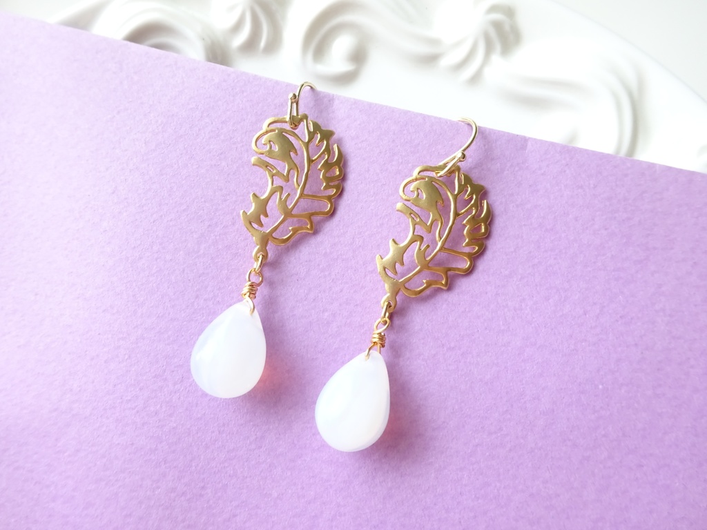 金の羽・ホワイト ピアス