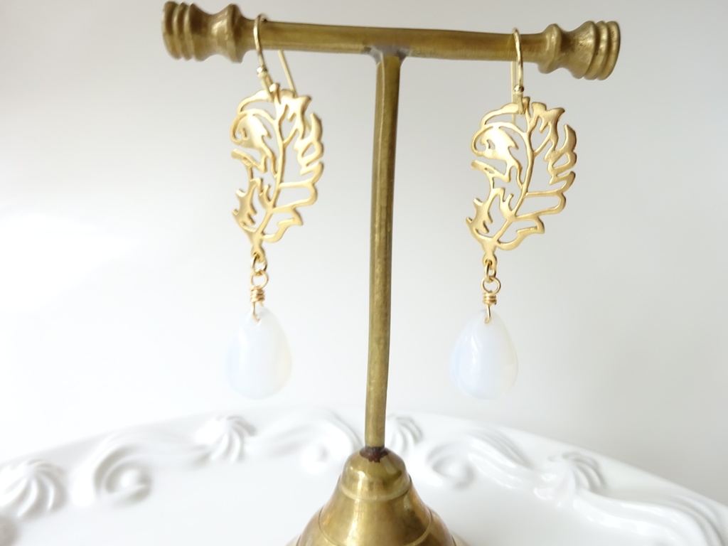 金の羽・ホワイト ピアス