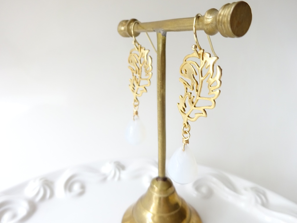 金の羽・ホワイト ピアス