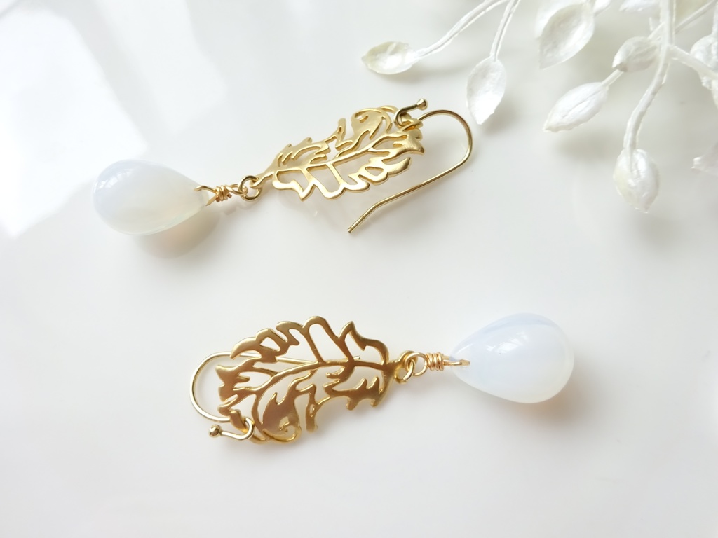 金の羽・ホワイト ピアス