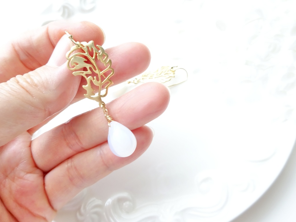 金の羽・ホワイト ピアス