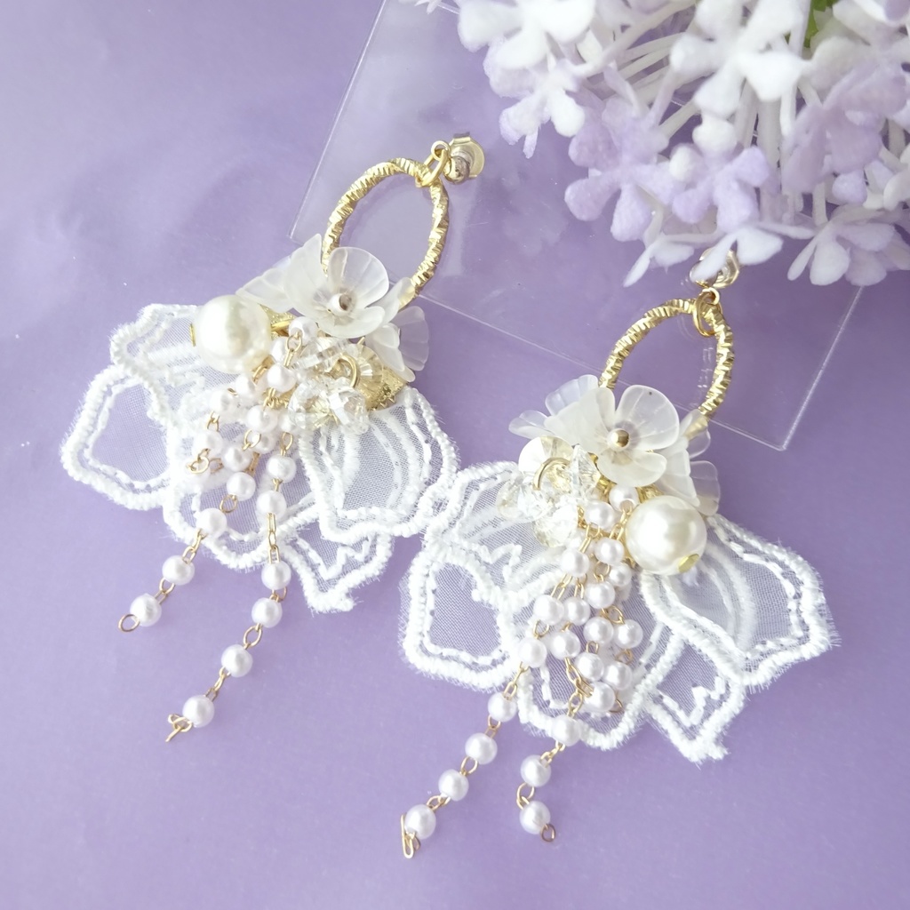 フロストレースフラワー　ピアス(イヤリングOK)