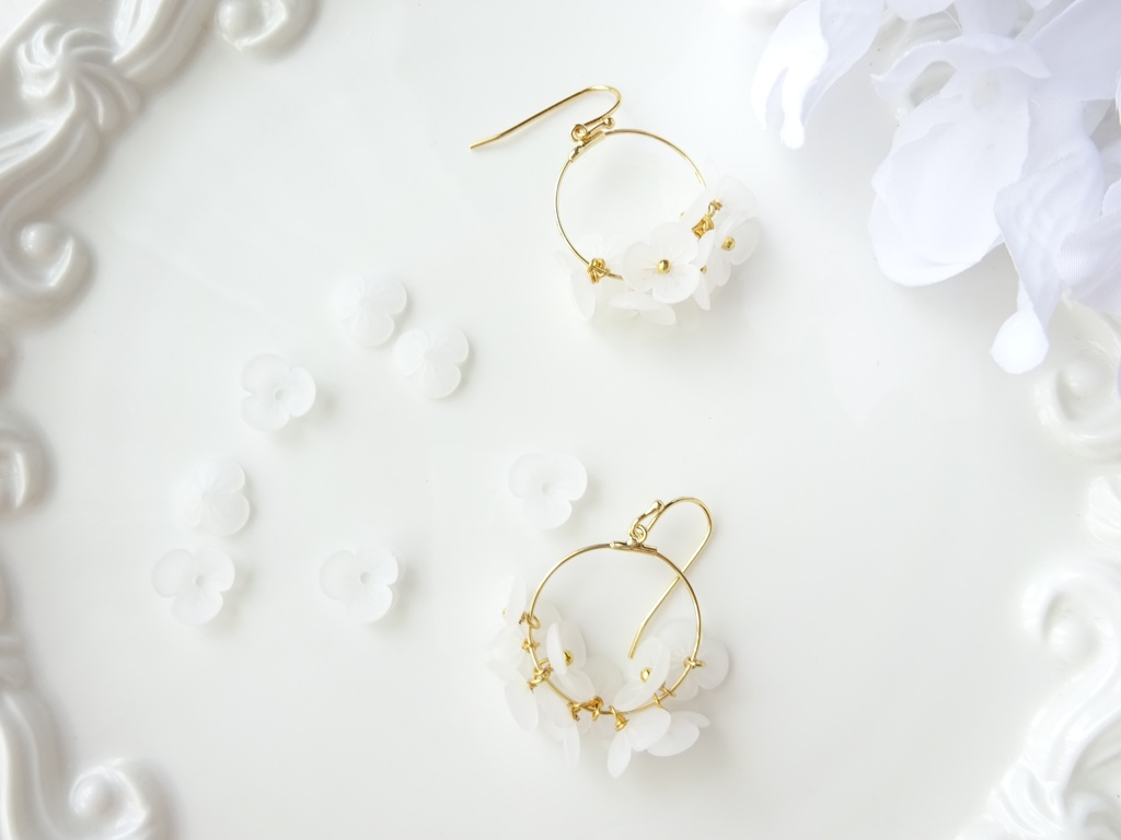 花ゆらピアス・ホワイトフロスト(イヤリングOK)