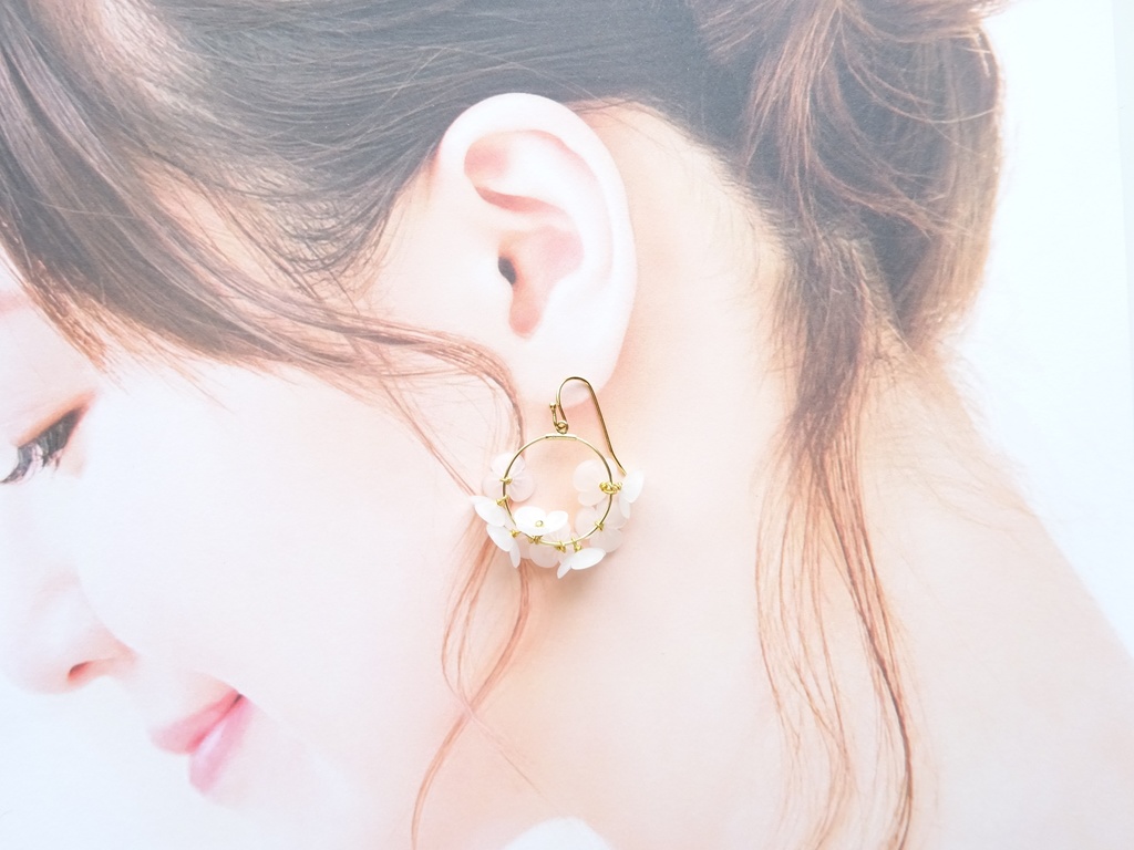 花ゆらピアス・ホワイトフロスト(イヤリングOK)