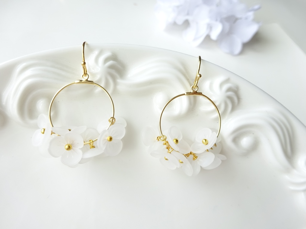 花ゆらピアス・ホワイトフロスト(イヤリングOK)