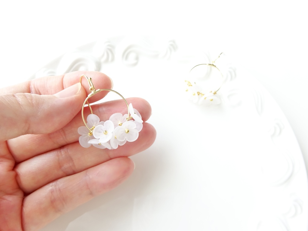 花ゆらピアス・ホワイトフロスト(イヤリングOK)
