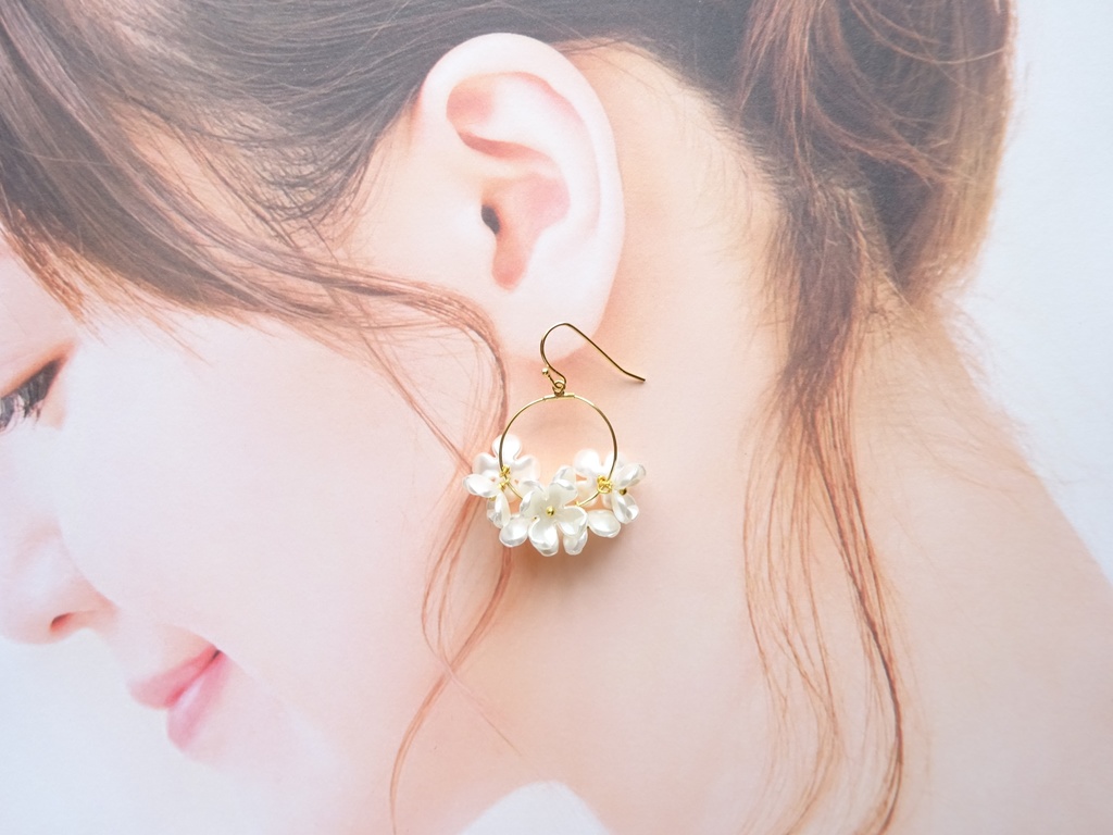 花ゆらピアス・こでまり(イヤリングOK)